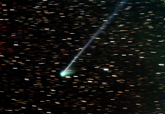 Comet McNaught (aligned on comet)
